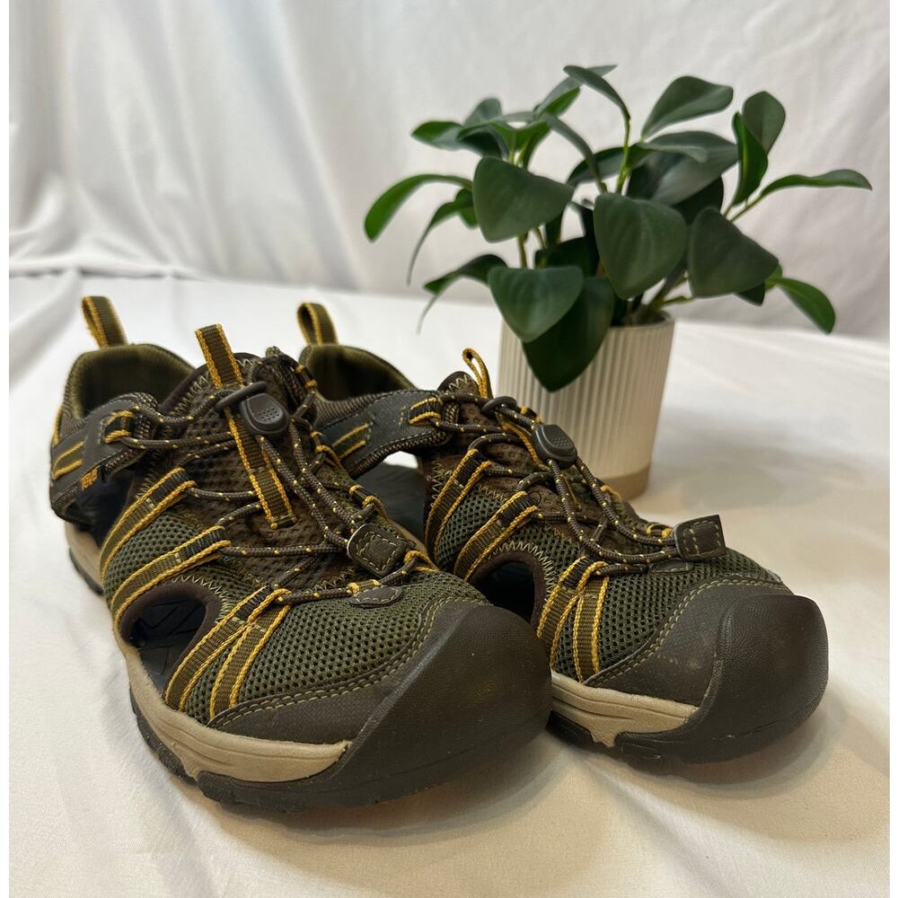 TEVA Manatee Hiking Outdoor Comfort Sandal Closed Toe‎ Shoe Youth Olive Size 4